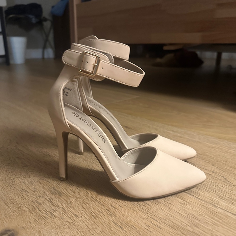 Nude closed toe heels size 7